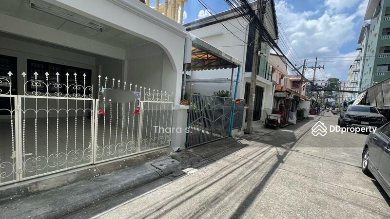 ขาย - ทาวน์เฮ้าส์ 2 ชั้น 22 ตร.วา ประชาชื่น ซอย 8, นนทบุรี