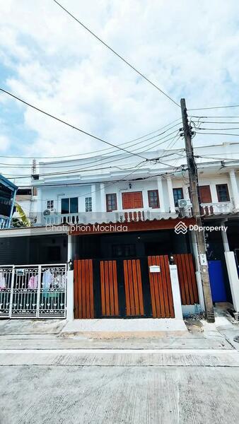 ขาย - 2-Br Townhouse near BTS Srinagarindra, สมุทรปราการ
