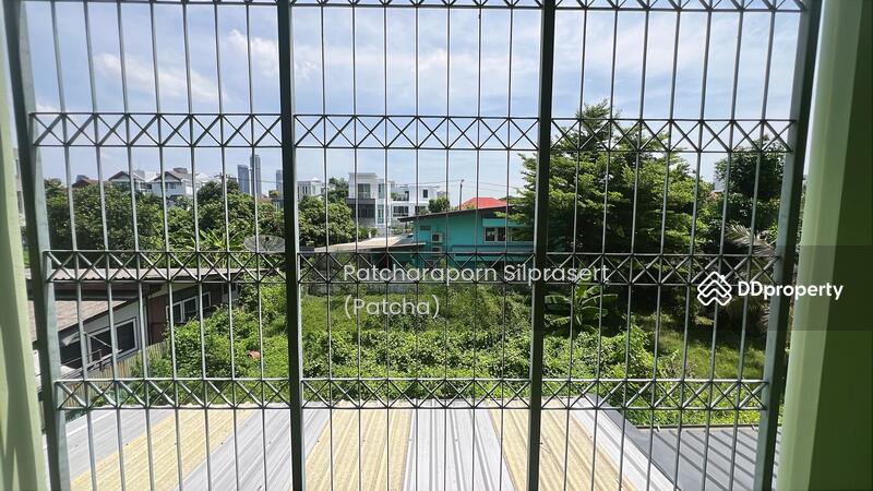 ขาย - ขายทาวน์เฮ้าส์ 4ชั้น ทำเลดี พื้นที่ใช้สอยกว้างขวาง แหล่งชุมชน ย่านเศรษฐกิจ ถ.สุขุมวิท กรุงเทพมหานคร, กรุงเทพ
