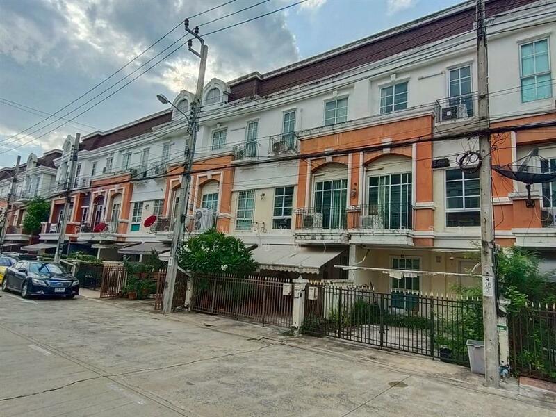 For Sale - หมู่บ้านพลัสซิตี้ พาร์ค นวลจันทร์ 32, Bangkok