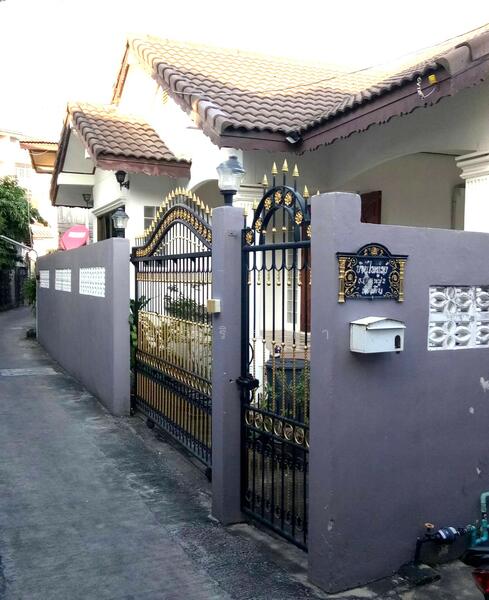 บ้านพร้อมห้องเช่า!! ในตลาดสัตหีบ !ในราคาสุดช๊อค!! ขายบ้านเดี่ยวพร้อมห้องแถว สัตหีบ, Chon Buri (Pattaya), Sattahip, Chon Buri (Pattaya), 6 Bedrooms, 230 sqm, Single Detached House For Sale, by คุณรินดา, 60073795 - DDproperty.com
