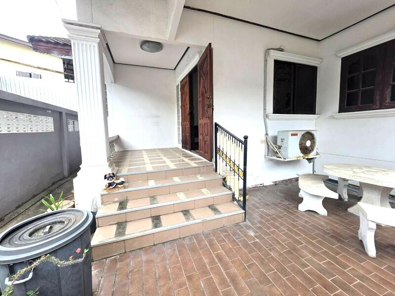 บ้านพร้อมห้องเช่า!! ในตลาดสัตหีบ !ในราคาสุดช๊อค!! ขายบ้านเดี่ยวพร้อมห้องแถว สัตหีบ, ชลบุรี, สัตหีบ, ชลบุรี, 230 ตร.ม., บ้านเดี่ยว ขาย, โดย คุณรินดา, 60073795 - DDproperty.com