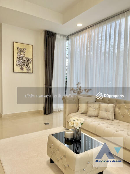 ให้เช่า - Fully Furnished, Big Balcony 5 Bedrooms House for Rent in Ratchadaphisek, MRT Huai Khwa, กรุงเทพ