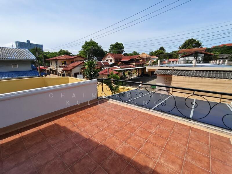 ระเบียงชั้น 2 สำหรับรับลมชิวๆ