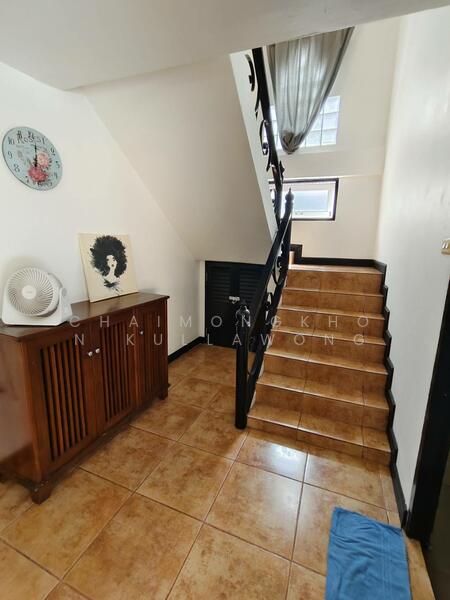 ทางขึ้นบรรไดชั้น 1