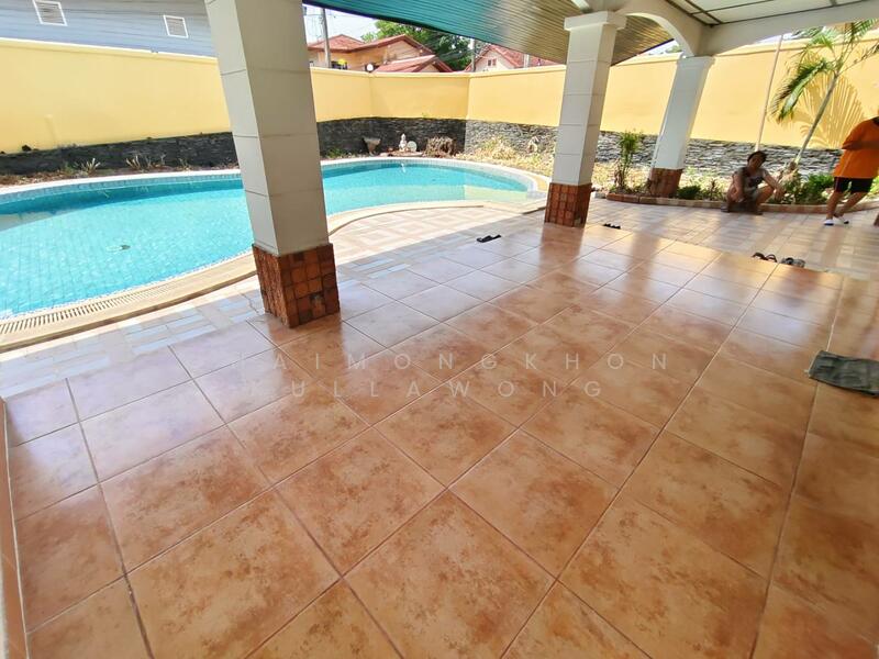 ระเบียงชั้น 1 วิว สระว่ายน้ำ