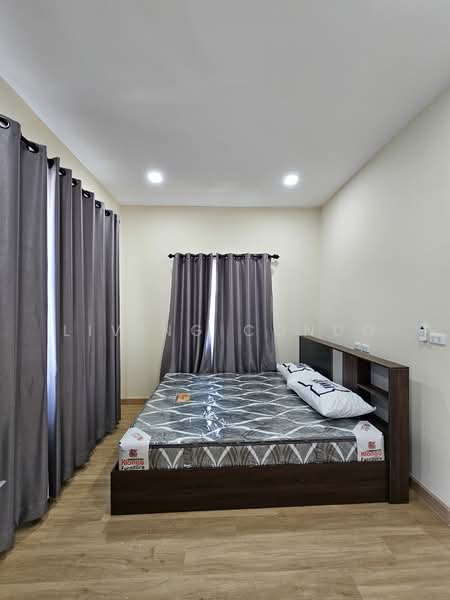 ทาวน์โฮม โกลเด้น ทาวน์ พระราม 9-กรุงเทพกรีฑา, Bangkok, Thap Chang, Saphan Sung, Bangkok, 4 Bedrooms, 103 sqm, Townhouse For Rent, by Living Condo, 60075916 - DDproperty.com