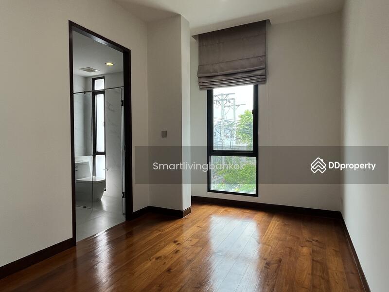For Sale - House Huai Khwang Ratchada Rama9, Bangkok