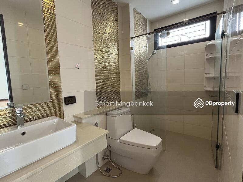 For Sale - House Huai Khwang Ratchada Rama9, Bangkok