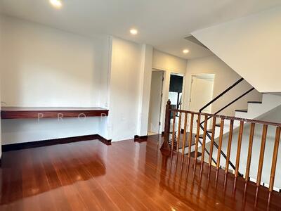 ขาย - หมู่บ้านเอกบดี ซอยช่างอากาศอุทิศ 7, กรุงเทพ