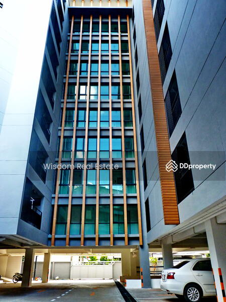 For Sale - For sale 9-storey apartment on the main road of Lat Phrao, Bangkok