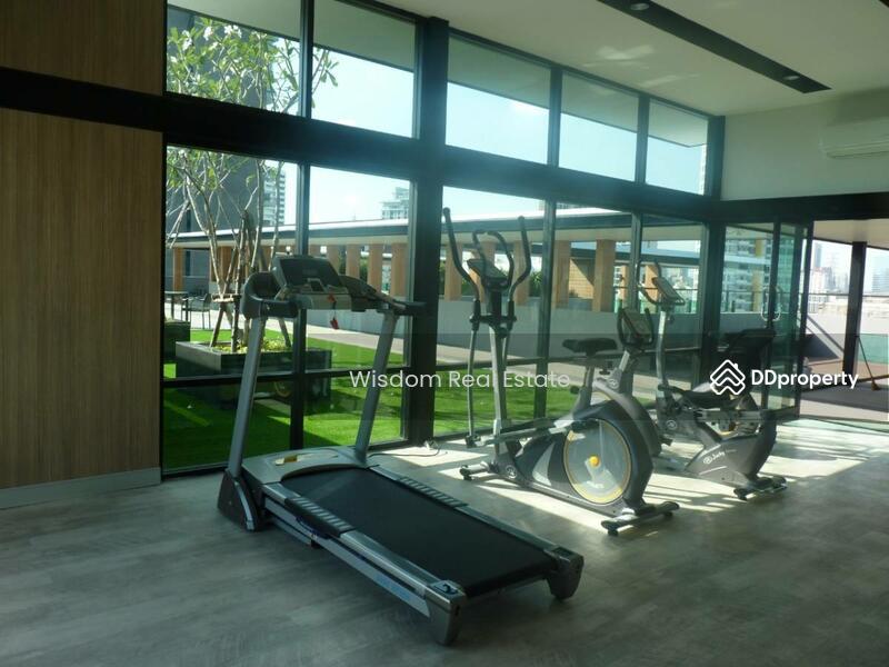 For Sale - For sale 9-storey apartment on the main road of Lat Phrao, Bangkok