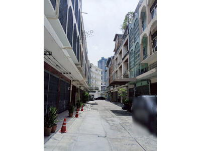 ขาย - 93215 - ขายด่วน อาคารพาณิชย์ ซ.อรุณอมรินทร์ 26 ใกล้ MRT บางยี่ขัน แค่ 3 นาที, กรุงเทพ