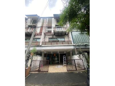 ขาย - Areeya Mandarina Ratchada-Sutthisarn : อารียา แมนดารีนา สุทธิสาร, กรุงเทพ