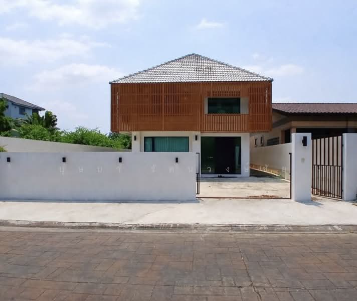 ทำเลพัฒนาการ 69 ขายบ้านเดึ่ยว 75 ตร.วา บ้านสร้างเอง รีโนเวทใหม่ทั้งหลัง สไตล์โมเดิร์น สวย พร้อมอยู่, Bangkok, พัฒนาการ, Suan Luang, Suan Luang, Bangkok, 3 Bedrooms, 300 sqm, Single Detached House For Sale, by บุษบา รัตนวงษ์ชัย, 60078815 - DDproperty.com