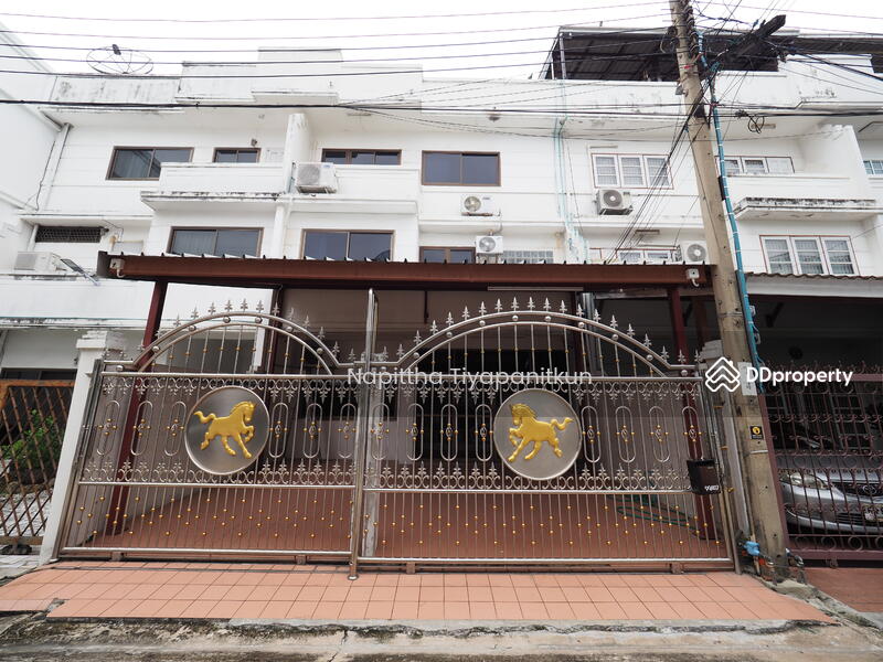 For Rent - 3-Storey Townhouse Newly Renovated for Rent, Ideal for Office use –in Sri Pramote Estate, Bangkok