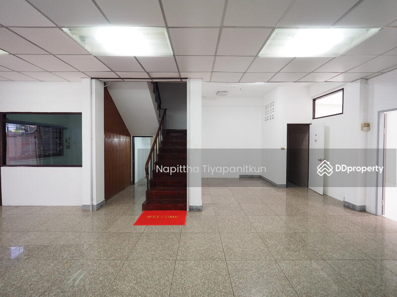 For Rent - 3-Storey Townhouse Newly Renovated for Rent, Ideal for Office use –in Sri Pramote Estate, Bangkok