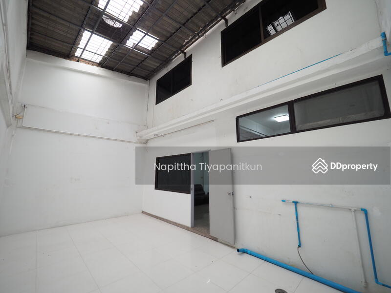 For Rent - 3-Storey Townhouse Newly Renovated for Rent, Ideal for Office use –in Sri Pramote Estate, Bangkok