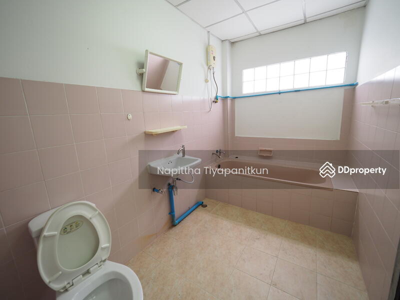 For Rent - 3-Storey Townhouse Newly Renovated for Rent, Ideal for Office use –in Sri Pramote Estate, Bangkok