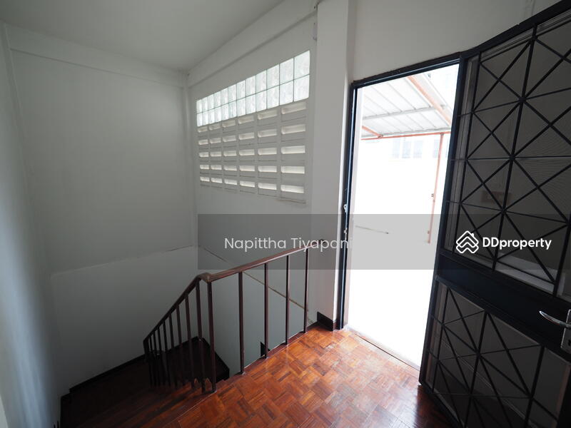 For Rent - 3-Storey Townhouse Newly Renovated for Rent, Ideal for Office use –in Sri Pramote Estate, Bangkok