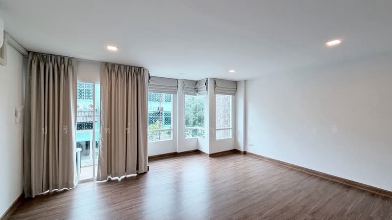 Modern Life On Nut 46 - Srinakarin 36, Bangkok, Suan Luang, Suan Luang, Bangkok, 4 Bedrooms, 258 sqm, Townhouse For Rent, by ปรินทร์ญาดา ชิณโชติ, 60080247 - DDproperty.com