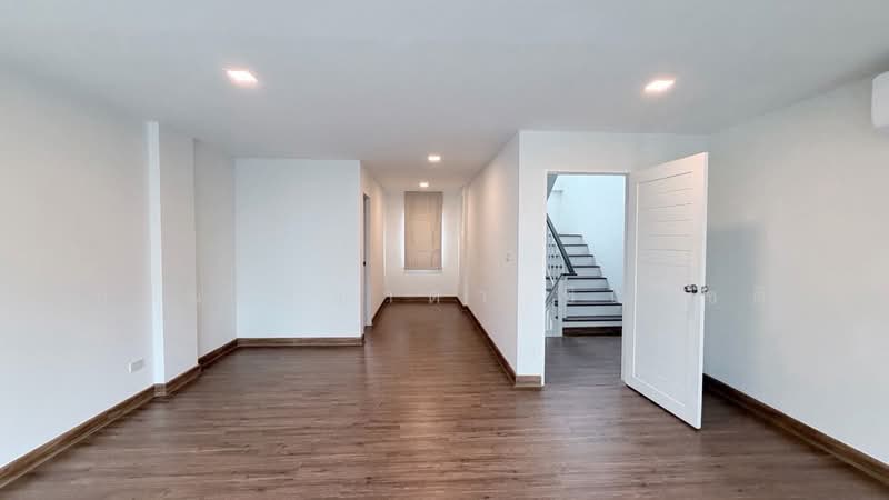 Modern Life On Nut 46 - Srinakarin 36, Bangkok, Suan Luang, Suan Luang, Bangkok, 4 Bedrooms, 258 sqm, Townhouse For Rent, by ปรินทร์ญาดา ชิณโชติ, 60080247 - DDproperty.com