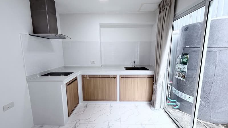 Modern Life On Nut 46 - Srinakarin 36, Bangkok, Suan Luang, Suan Luang, Bangkok, 4 Bedrooms, 258 sqm, Townhouse For Rent, by ปรินทร์ญาดา ชิณโชติ, 60080247 - DDproperty.com
