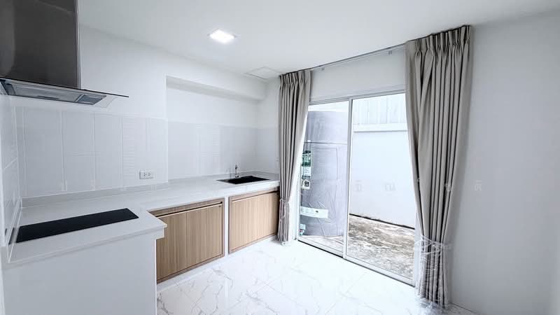 Modern Life On Nut 46 - Srinakarin 36, Bangkok, Suan Luang, Suan Luang, Bangkok, 4 Bedrooms, 258 sqm, Townhouse For Rent, by ปรินทร์ญาดา ชิณโชติ, 60080247 - DDproperty.com