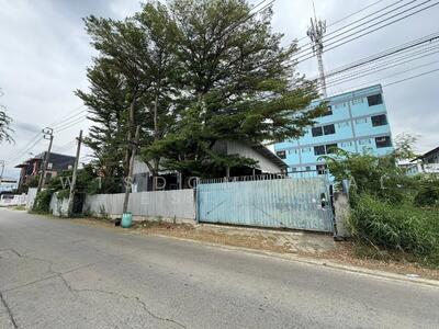 ขาย - ขายที่ดิน พร้อมสิ่งปลูกสร้าง ลาดปลาเค้า 34, กรุงเทพ