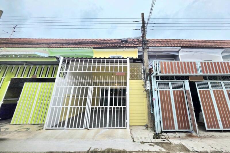 For Sale - ขายทาวน์เฮาส์ 2 ชั้น รีโนเวทใหม่ ทรัพย์จรัญวิลล่า จรัญสนิทวงศ์ 35, Bangkok