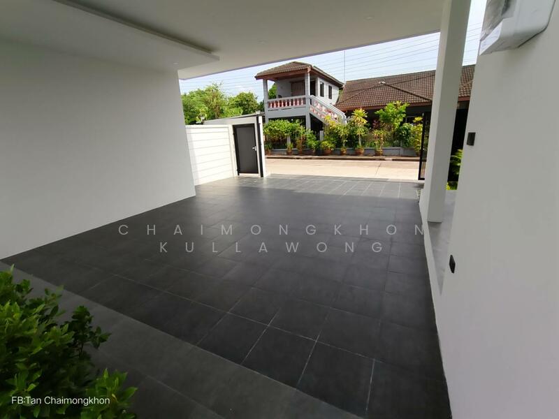 พื้นที่จอดรถยนต์ 2 คัน