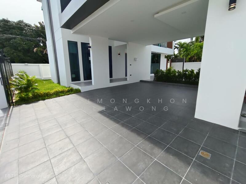 พื้นที่จอดรถยนต์ 2 คัน