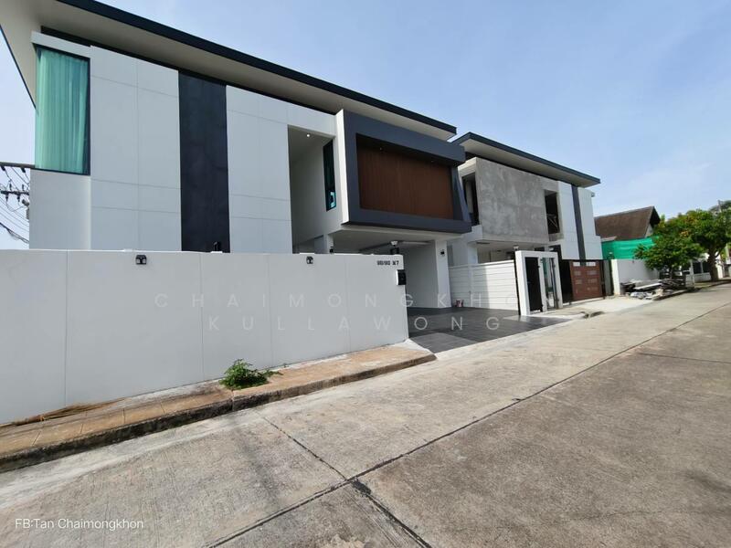 ทางเข้าบ้านจากด้านหลัง สามารถเข้าได้ทางเดียว