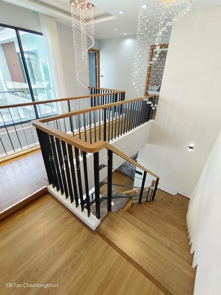 มุมมองบรรไดจากชั้น 2