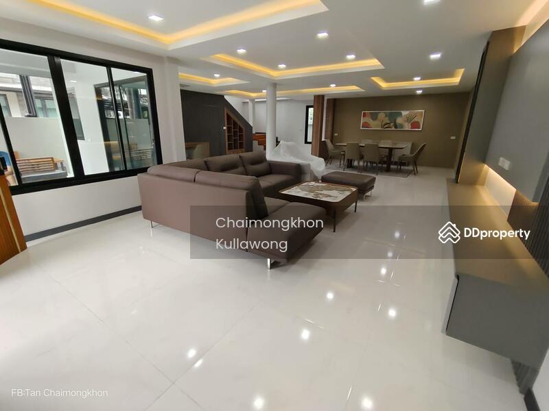 โซนแรก Living room ขนาดใหญ่