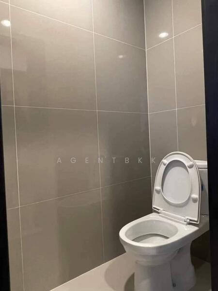 XT Huaikhwang, Bangkok, 244 Ratchadaphisek Road, Huai Khwang, Bangkok, 1 Bedroom, 30 sqm, Condo For Rent, by Agentbkk, 60084745 - DDproperty.com