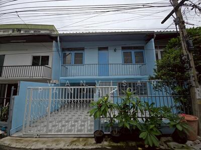 ขาย - ขายทาวน์เฮ้าส์ 2 ชั้น ลาดพร้าว 113 ใกล้เดอะมอลล์ บางกะปิ เนื้อที่ 31 ตร.ว 4 ห้องนอน 2 ห้องน้ำ, กรุงเทพ
