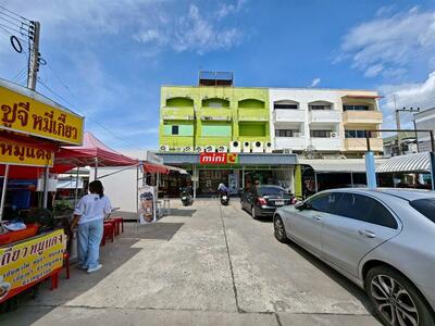 ขาย - อาคารพาณิชย์ 3.5 ชั้น 48 ตร.ว. อาคารพาณิชย์ ซอยเปียร์นนท์ ถนนลูกกา ถนนพหลโยธิน ลำลูกกา ปทุมธานี, ปทุมธานี