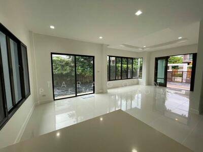 ขาย - Setthasiri Watcharapol : เศรษฐสิริ วัชรพล, กรุงเทพ