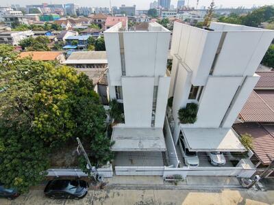 ขาย - บ้านเดี่ยวหรู 4.5 ชั้น Signature W ใกล้ The Nine 300 เมตร, กรุงเทพ