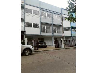 ขาย - ขายด่วนทาวน์โฮม 3 ชั้น 2 คูหา ติดถนนหทัยราษฎร์ 4 คลองสามวา ปากทางเข้าโครงการสัมมากร, กรุงเทพ