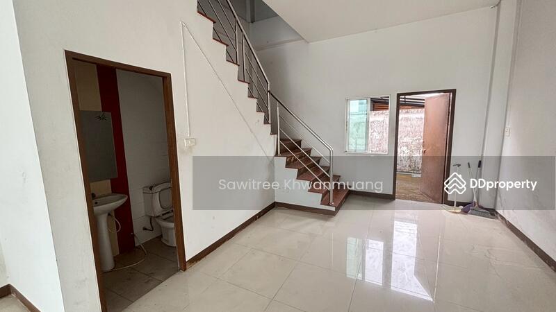 For Sale - 3-storey townhouse, ready to move in, near Suwinthawong Road, good location, suitable for business., Chachoengsao