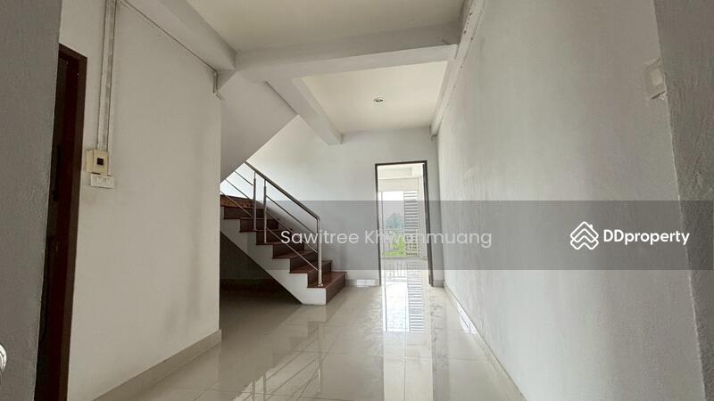 For Sale - 3-storey townhouse, ready to move in, near Suwinthawong Road, good location, suitable for business., Chachoengsao