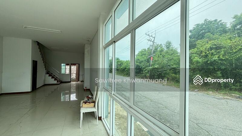 For Sale - 3-storey townhouse, ready to move in, near Suwinthawong Road, good location, suitable for business., Chachoengsao