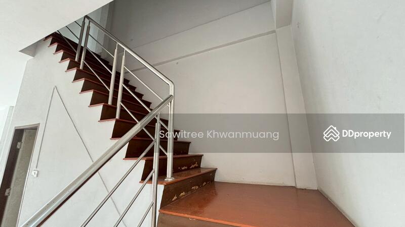 For Sale - 3-storey townhouse, ready to move in, near Suwinthawong Road, good location, suitable for business., Chachoengsao