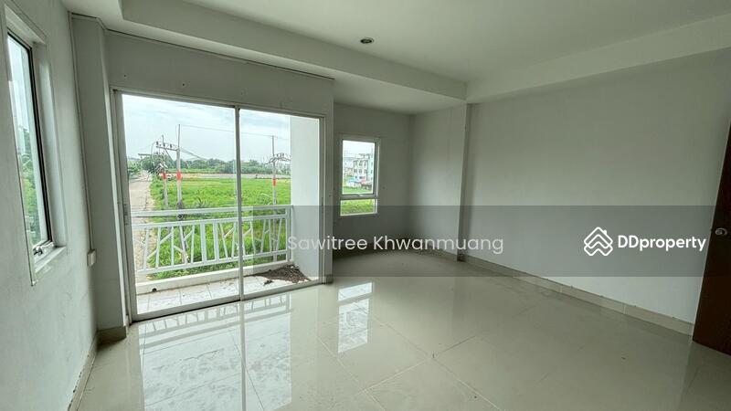 For Sale - 3-storey townhouse, ready to move in, near Suwinthawong Road, good location, suitable for business., Chachoengsao