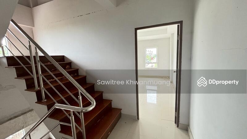 For Sale - 3-storey townhouse, ready to move in, near Suwinthawong Road, good location, suitable for business., Chachoengsao