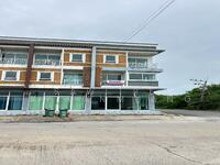 ขาย - ทาวน์โฮม 3 ชั้น พร้อมอยู่ ใกล้ถนนสุวินทวงศ์ ทำเลดีเหมาะทำการค้าหรือบริษัทได้, ฉะเชิงเทรา