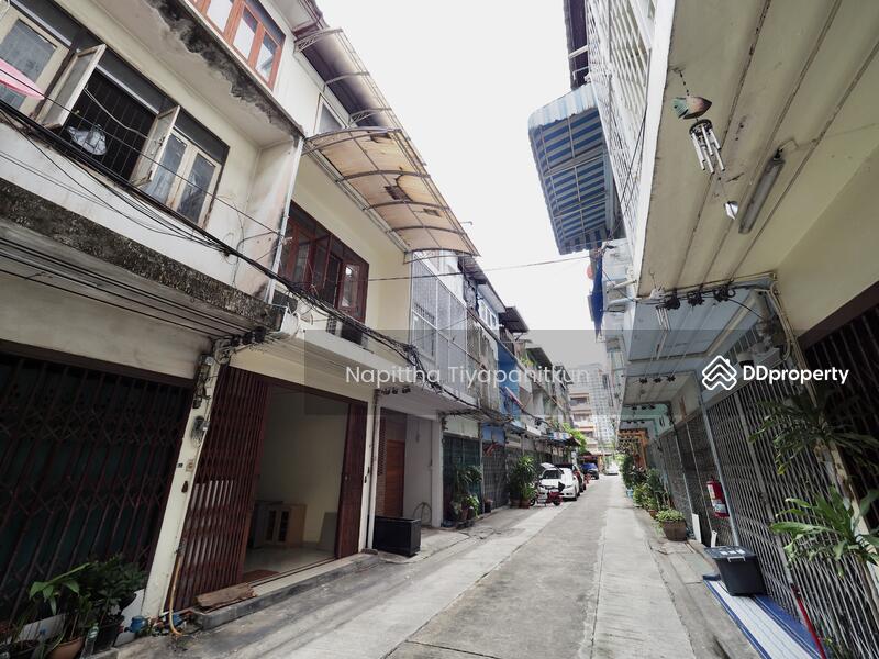 For Rent - For Rent Sathon 3 Storey Townhouse, 4Beds, 100m Walk From BRT Thanon Chan, Bangkok