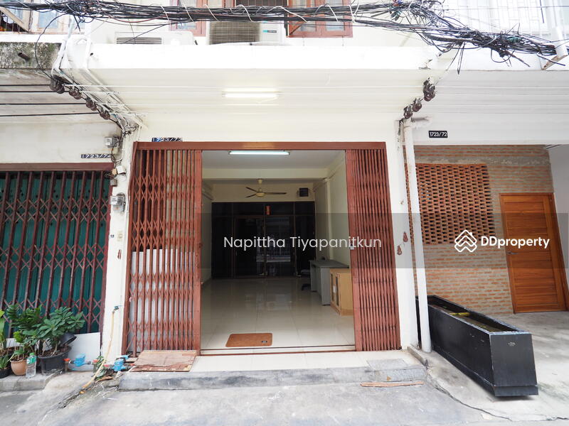 For Rent - For Rent Sathon 3 Storey Townhouse, 4Beds, 100m Walk From BRT Thanon Chan, Bangkok